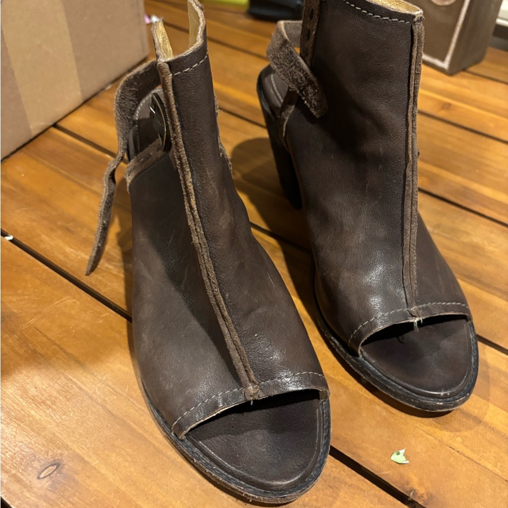 Women's Frye Brown Open-Toe Leather Sandals